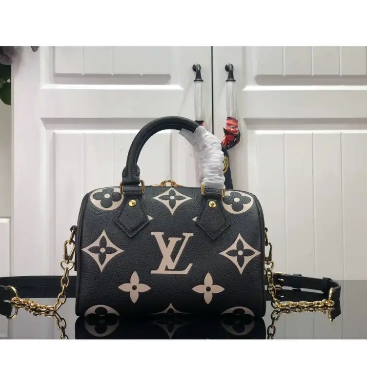 2111FY0058 LV Bags 0526